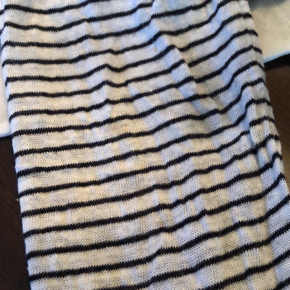 Vince Linen Striped long sleeved lightweight semi-sheer comfy top - Picture 7 of 11